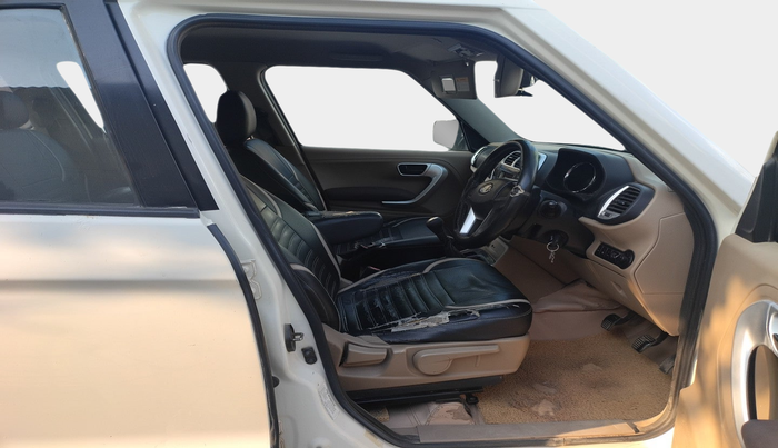2017 Mahindra TUV300 T8, Diesel, Manual, 1,65,622 km, interior
