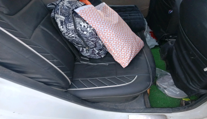 2014 Hyundai Eon MAGNA + LPG, Petrol, Manual, 1,40,753 km, interior