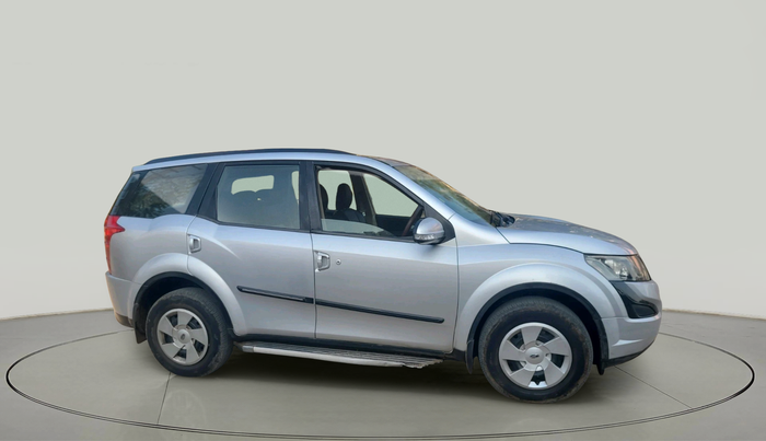 2015 Mahindra XUV500 W6, Diesel, Manual, 1,32,924 km, exterior