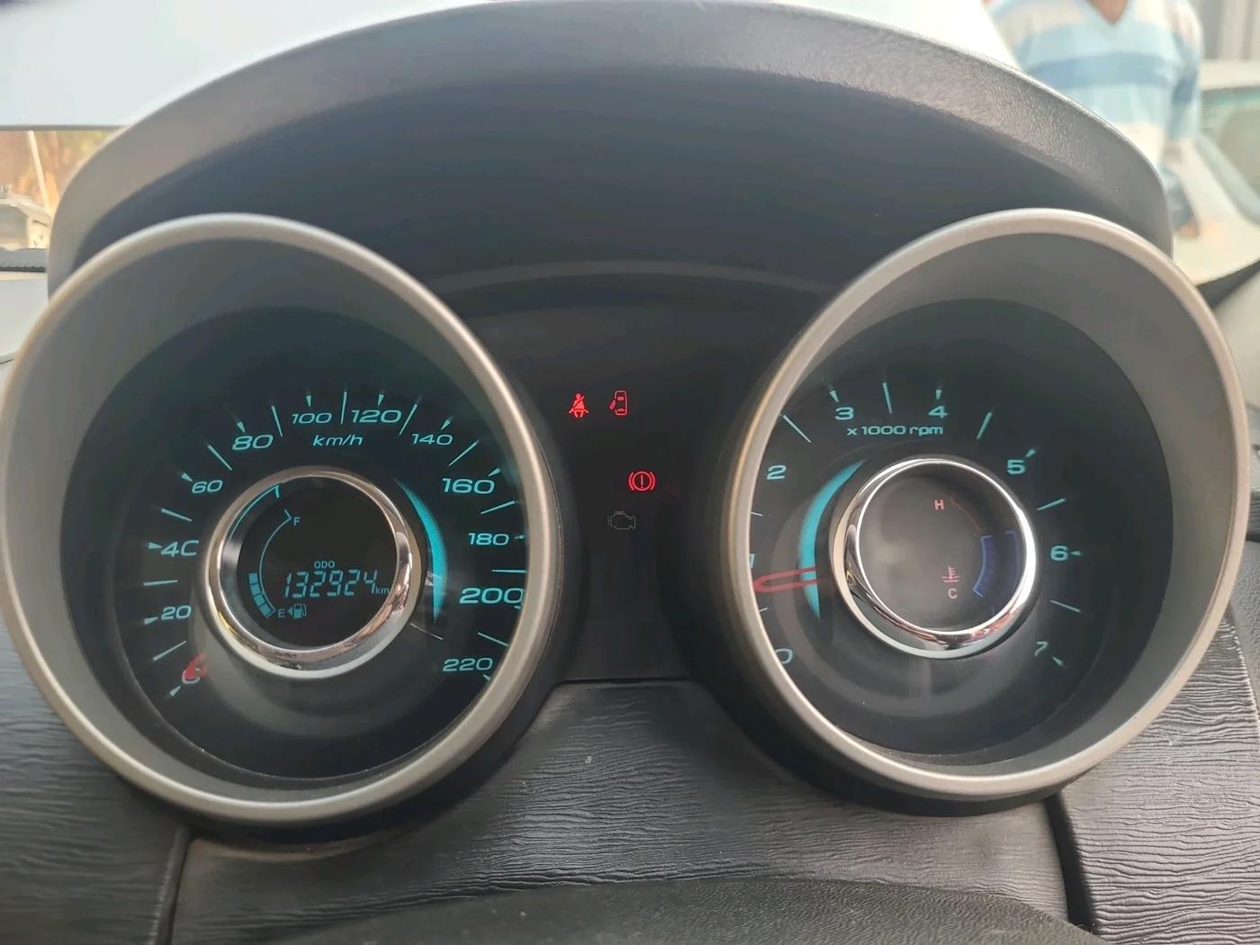 2015 Mahindra XUV500 W6, Diesel, Manual, 1,32,924 km, interior