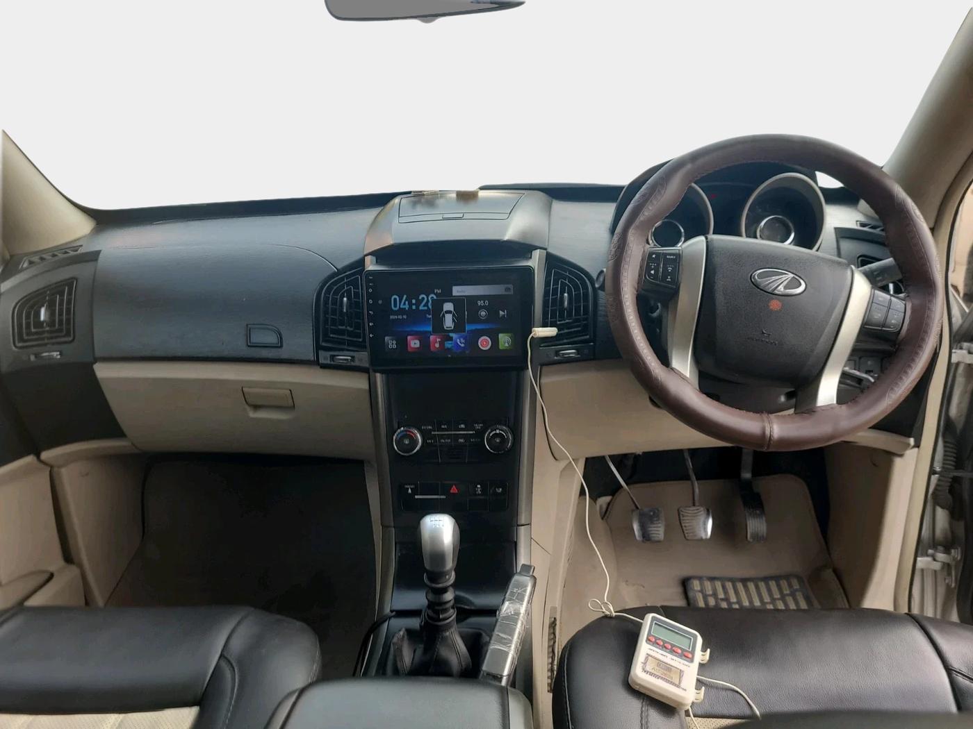 2015 Mahindra XUV500 W6, Diesel, Manual, 1,32,924 km, interior