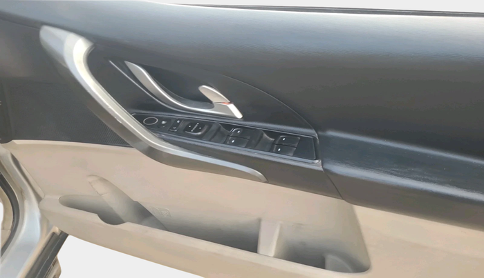 2015 Mahindra XUV500 W6, Diesel, Manual, 1,32,924 km, interior