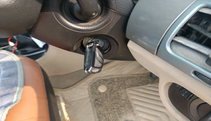 2013 Tata Safari Storme 2.2 EX 4X2, Diesel, Manual, 1,15,727 km, interior