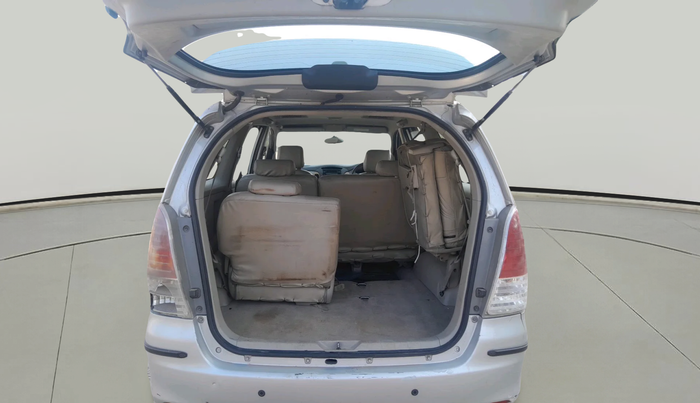 2011 Toyota Innova V 2.5 8 STR, Diesel, Manual, 1,82,352 km, exterior