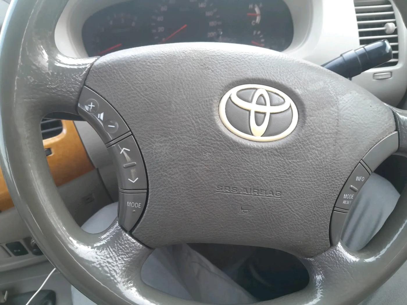 2011 Toyota Innova V 2.5 8 STR, Diesel, Manual, 1,82,352 km, interior