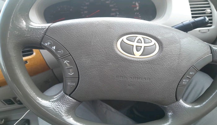 2011 Toyota Innova V 2.5 8 STR, Diesel, Manual, 1,82,352 km, interior