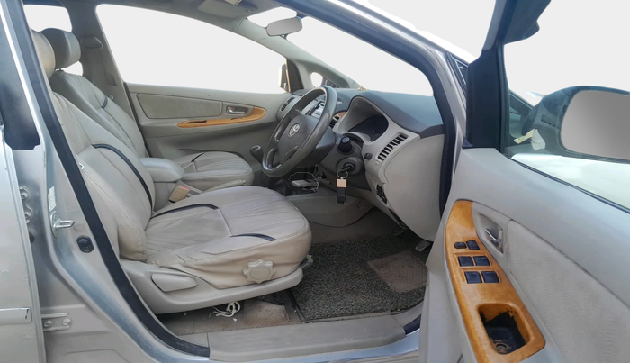 2011 Toyota Innova V 2.5 8 STR, Diesel, Manual, 1,82,352 km, interior