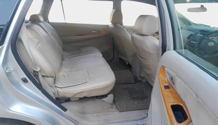 2011 Toyota Innova V 2.5 8 STR, Diesel, Manual, 1,82,352 km, interior