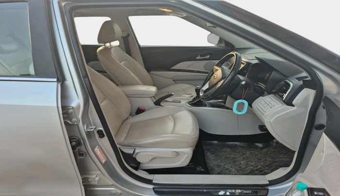 2020 Mahindra XUV300 W8 (O) 1.5 DIESEL, Diesel, Manual, 99,016 km, interior