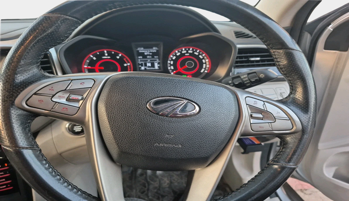 2020 Mahindra XUV300 W8 (O) 1.5 DIESEL, Diesel, Manual, 99,016 km, interior
