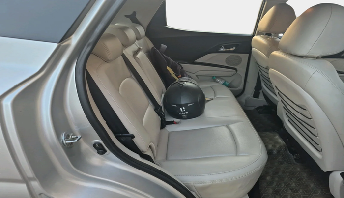 2020 Mahindra XUV300 W8 (O) 1.5 DIESEL, Diesel, Manual, 99,016 km, interior