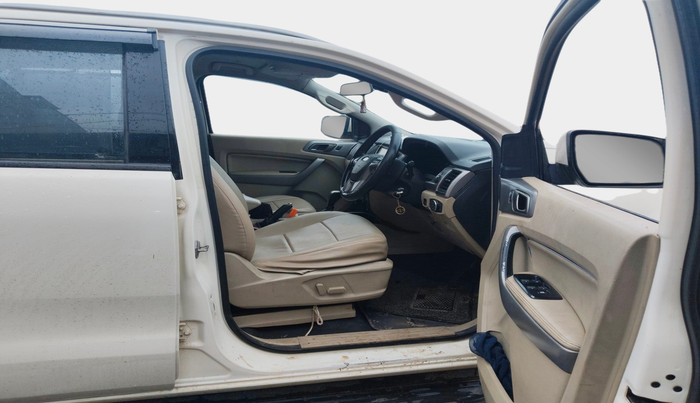 2016 Ford Endeavour TREND 2.2 4X2 AT, Diesel, Automatic, 1,50,161 km, interior