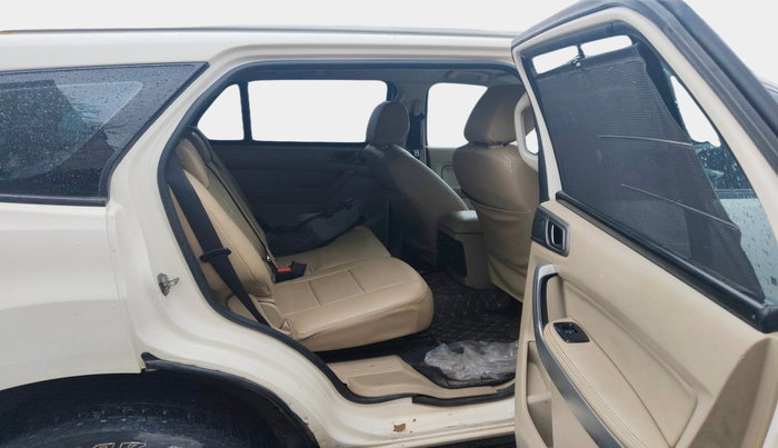 2016 Ford Endeavour TREND 2.2 4X2 AT, Diesel, Automatic, 1,50,161 km, interior