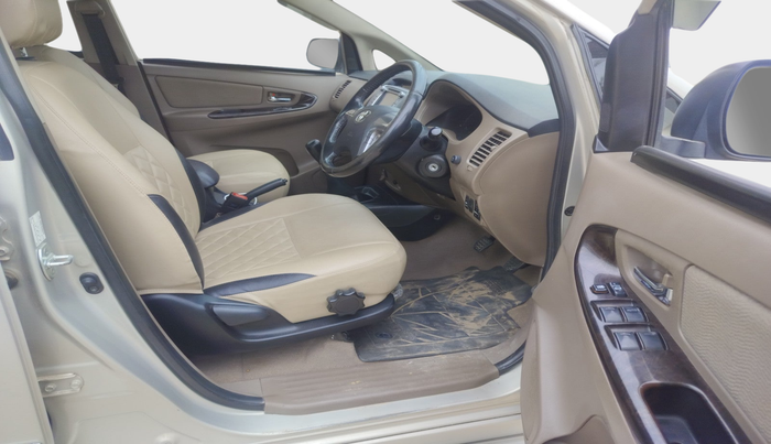 2015 Toyota Innova 2.5 VX 7 STR, Diesel, Manual, 79,798 km, interior