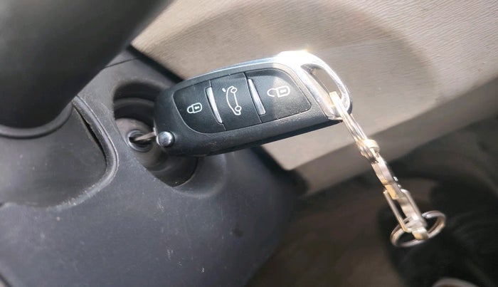 2013 Nissan Terrano XL (D), Diesel, Manual, 1,32,604 km, interior