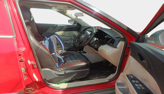 2021 Mahindra XUV300 W4 1.5 DIESEL, Diesel, Manual, 1,40,376 km, interior