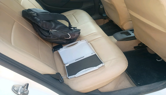 2014 Volkswagen Polo HIGHLINE1.5L, Diesel, Manual, 90,159 km, interior