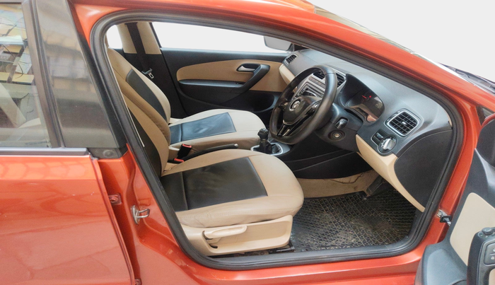 2015 Volkswagen Polo HIGHLINE1.5L, Diesel, Manual, 1,32,313 km, interior