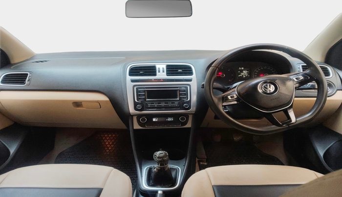 2015 Volkswagen Polo HIGHLINE1.5L, Diesel, Manual, 1,32,313 km, interior