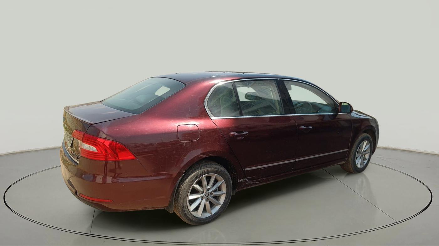2015 Skoda Superb ELEGANCE 2.0 TDI CR AT, Diesel, Automatic, 1,30,629 km, exterior