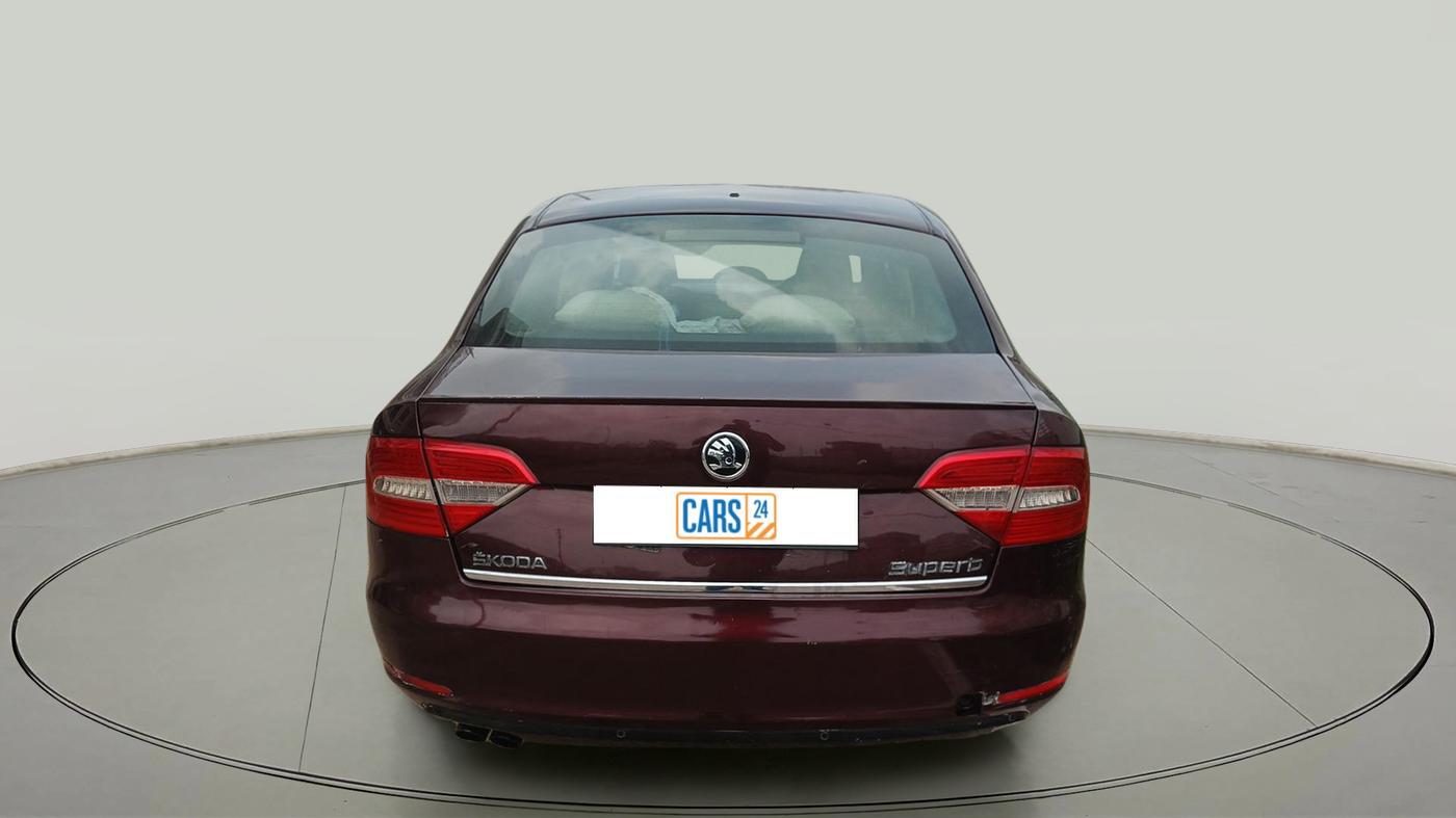 2015 Skoda Superb ELEGANCE 2.0 TDI CR AT, Diesel, Automatic, 1,30,629 km, exterior