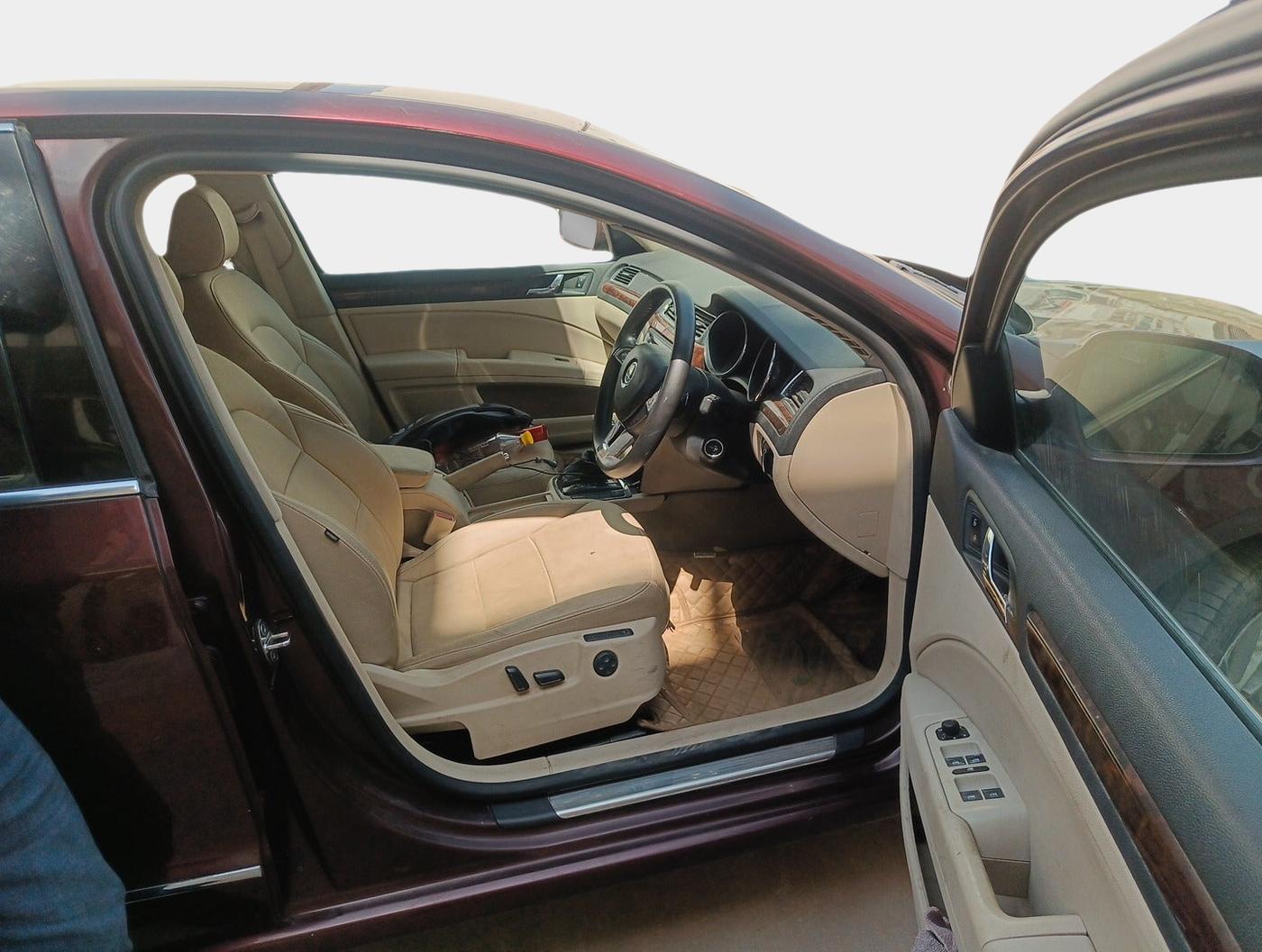 2015 Skoda Superb ELEGANCE 2.0 TDI CR AT, Diesel, Automatic, 1,30,629 km, interior