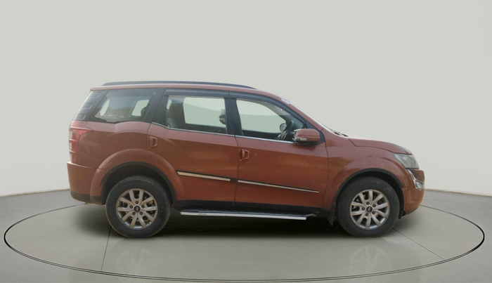 2016 Mahindra XUV500 W10 AT, Diesel, Automatic, 2,30,092 km, exterior