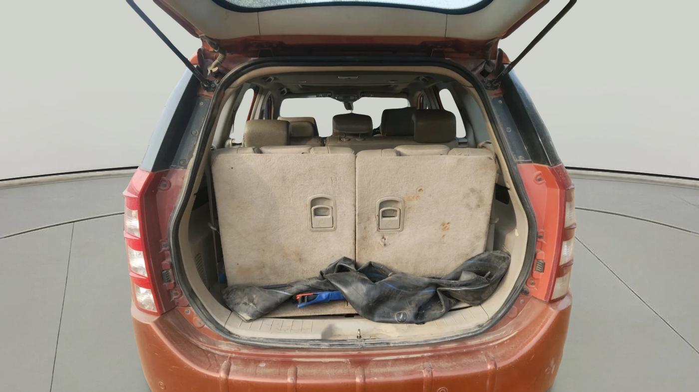 2016 Mahindra XUV500 W10 AT, Diesel, Automatic, 2,30,092 km, exterior