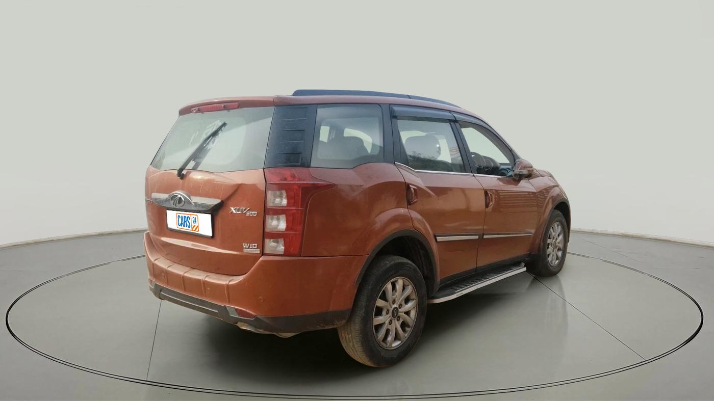 2016 Mahindra XUV500 W10 AT, Diesel, Automatic, 2,30,092 km, exterior