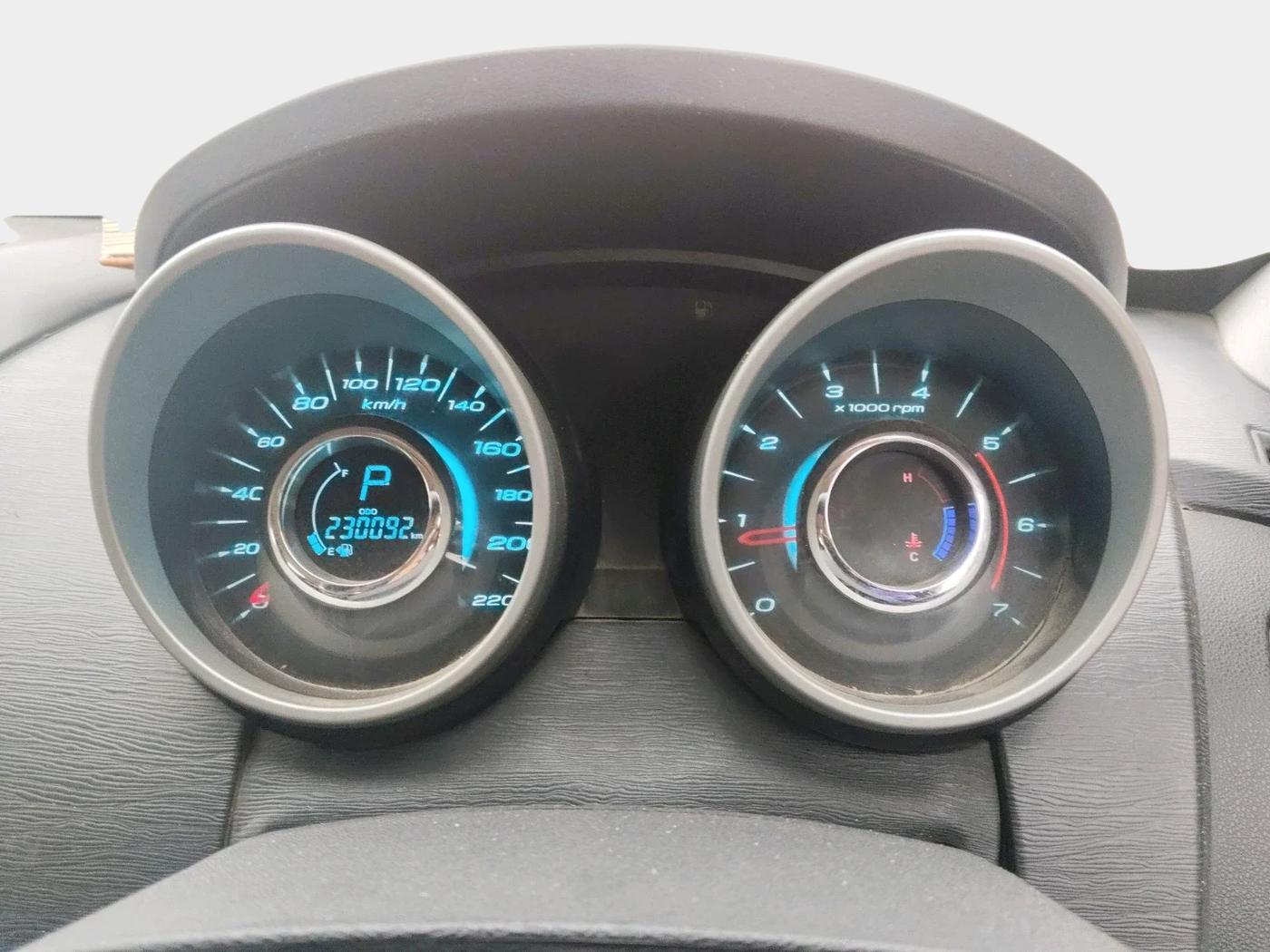 2016 Mahindra XUV500 W10 AT, Diesel, Automatic, 2,30,092 km, interior
