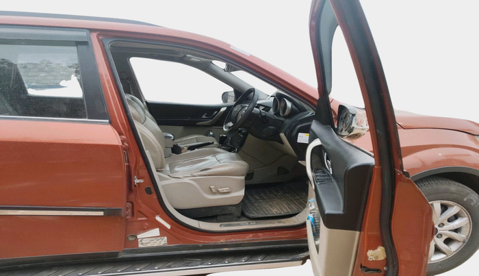 2016 Mahindra XUV500 W10 AT, Diesel, Automatic, 2,30,092 km, interior