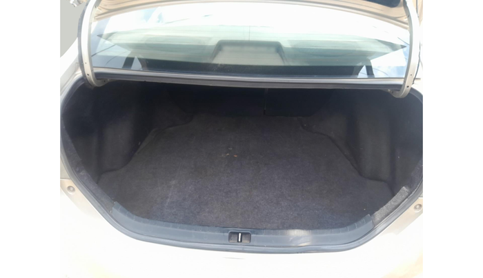 2015 Toyota Corolla Altis GL PETROL, Petrol, Manual, 1,71,980 km, exterior