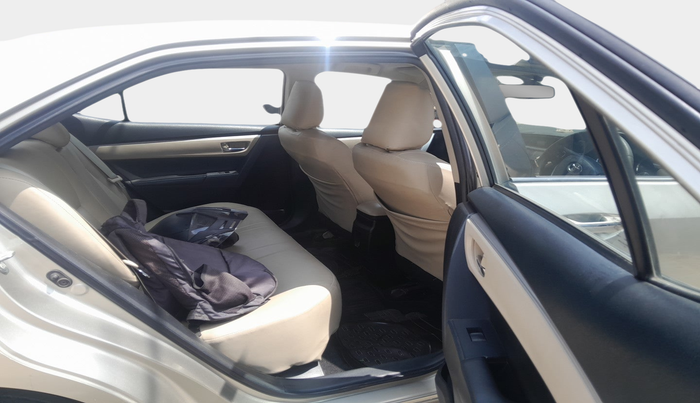 2015 Toyota Corolla Altis GL PETROL, Petrol, Manual, 1,71,980 km, interior