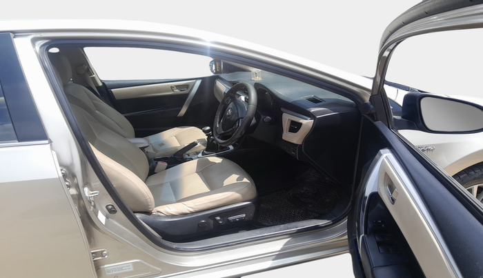 2015 Toyota Corolla Altis GL PETROL, Petrol, Manual, 1,71,980 km, interior