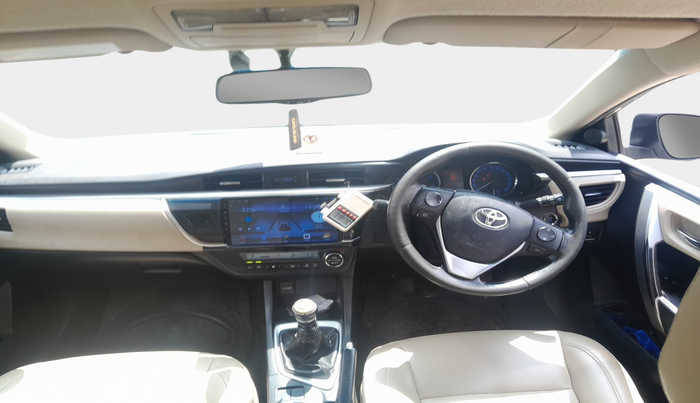 2015 Toyota Corolla Altis GL PETROL, Petrol, Manual, 1,71,980 km, interior