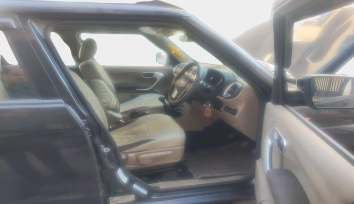 2018 Mahindra TUV300 T8, Diesel, Manual, 37,198 km, interior