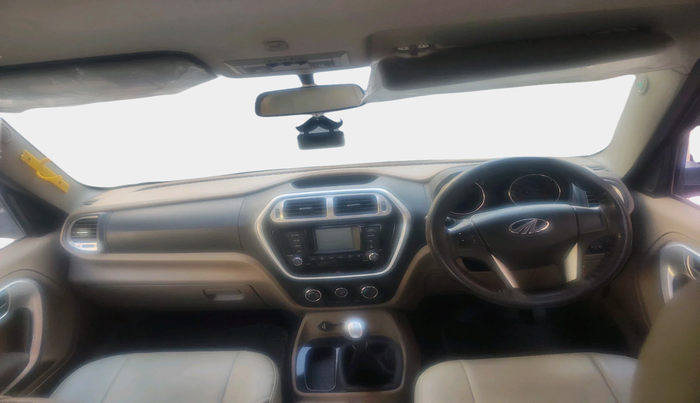 2018 Mahindra TUV300 T8, Diesel, Manual, 37,198 km, interior
