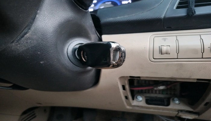 2014 Hyundai Verna FLUIDIC 1.6 CRDI SX, Diesel, Manual, 1,01,389 km, interior