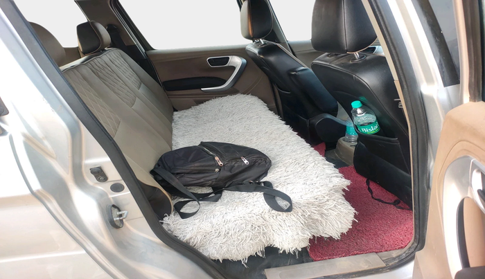 2018 Mahindra TUV 300 PLUS P8, Diesel, Manual, 77,220 km, interior