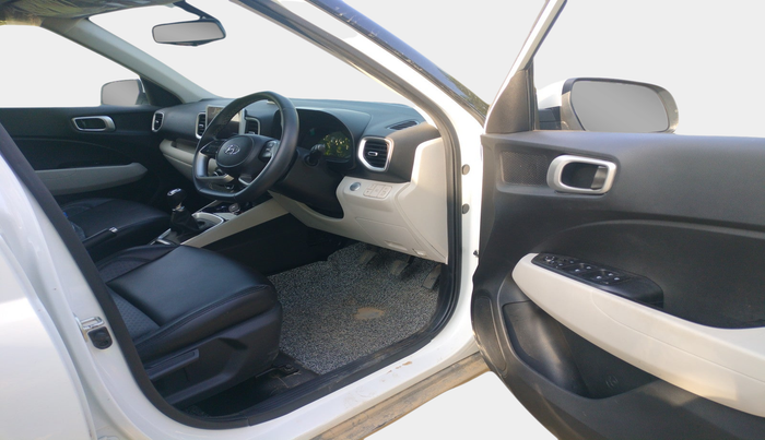 2024 Hyundai VENUE SX 1.2 PETROL, Petrol, Manual, 24,072 km, interior