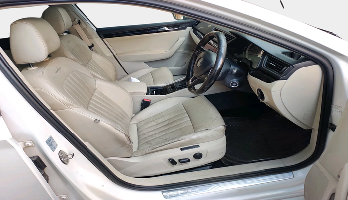 2017 Skoda Superb L&K 2.0 TDI AT, Diesel, Automatic, 1,91,861 km, interior