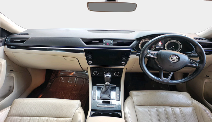 2017 Skoda Superb L&K 2.0 TDI AT, Diesel, Automatic, 1,91,861 km, interior