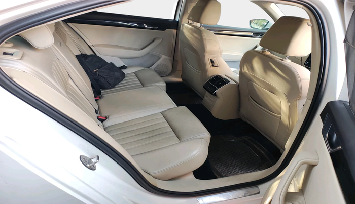 2017 Skoda Superb L&K 2.0 TDI AT, Diesel, Automatic, 1,91,861 km, interior