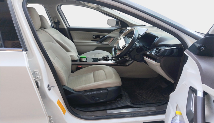 2024 Tata Safari ACCOMPLISHED PLUS DUAL TONE AT, Diesel, Automatic, 30,281 km, interior