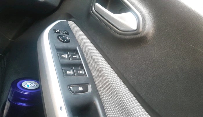 2022 Nissan MAGNITE XL, Petrol, Manual, 20,106 km, interior