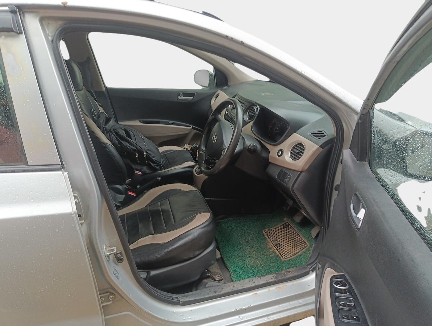 2014 Hyundai Grand i10 SPORTZ 1.1 CRDI, Diesel, Manual, 74,889 km, interior