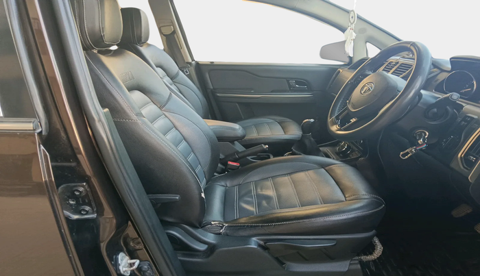 2018 Tata Hexa XM 4X2 7 STR, Diesel, Manual, 1,82,598 km, interior
