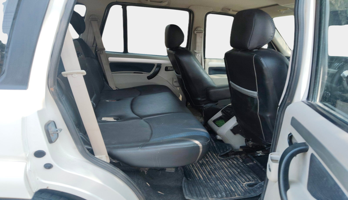 2018 Mahindra Scorpio S11 2WD, Diesel, Manual, 1,29,921 km, interior