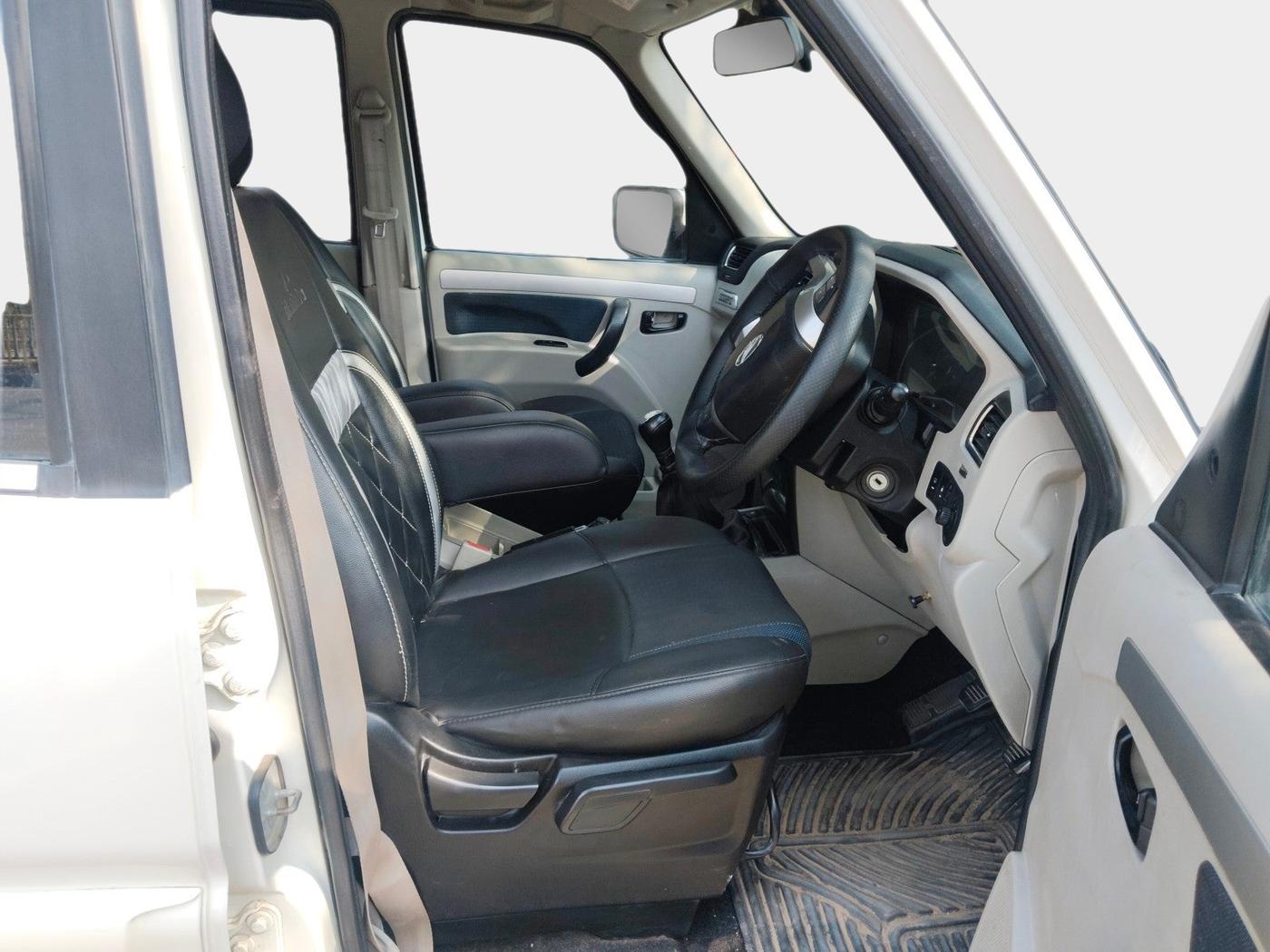 2018 Mahindra Scorpio S11 2WD, Diesel, Manual, 1,29,921 km, interior