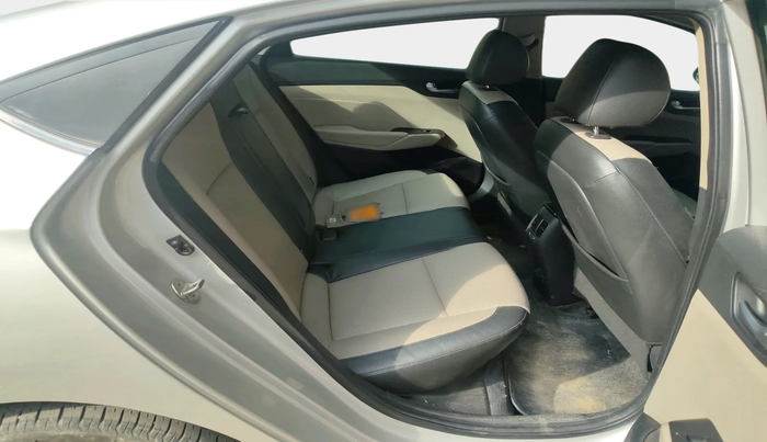 2017 Hyundai Verna 1.6 SX (O) CRDI MT, Diesel, Manual, 1,10,754 km, interior